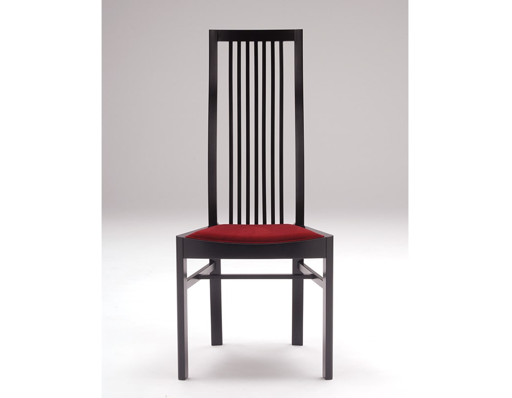 Modern dining chair with impressive curves designed by Isamu Kenmochi