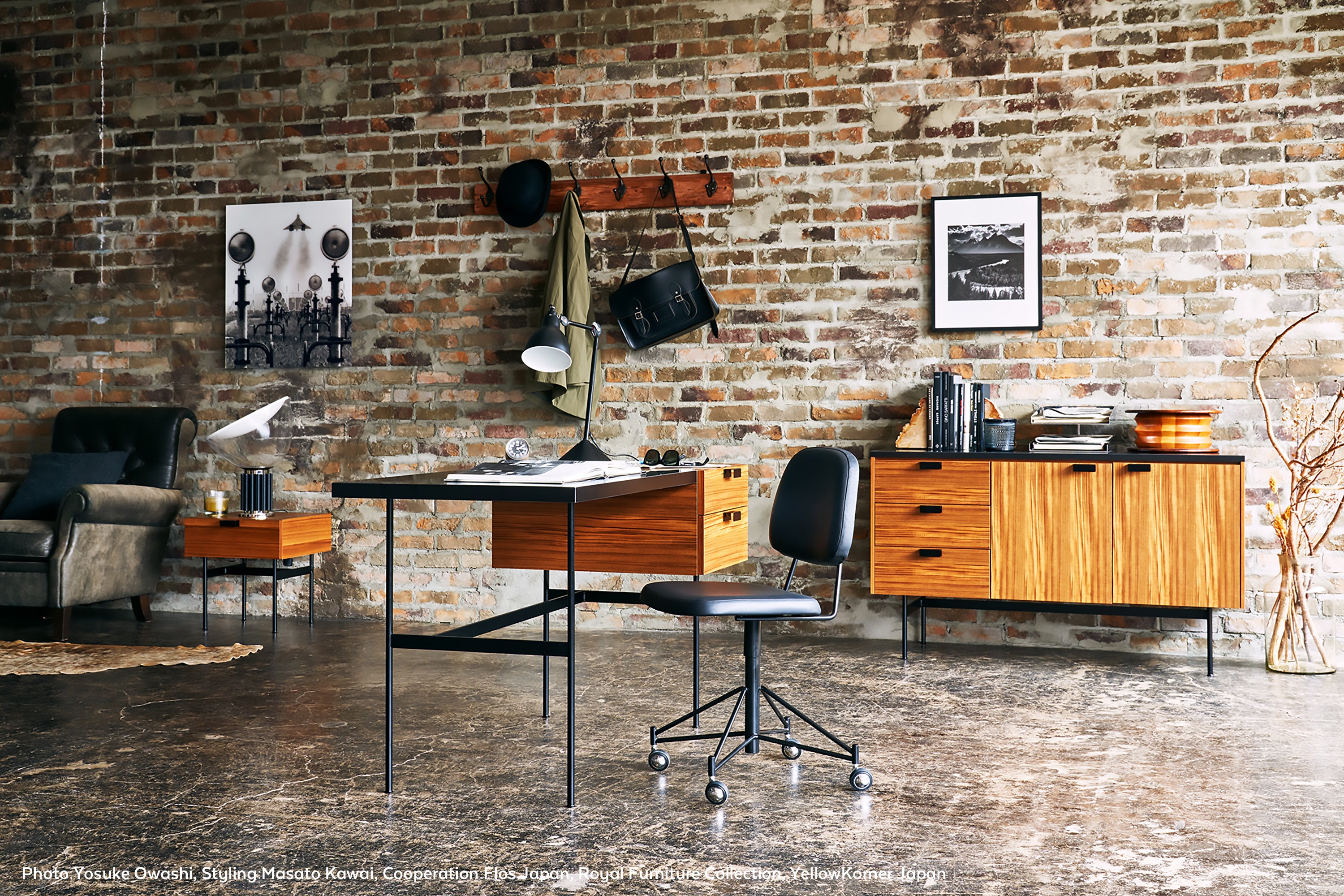 CM231 & F031 desk designed by Pierre Paulin