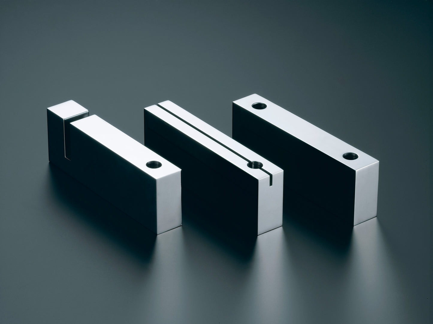 PRIMARIO / Paperweight & Pen stand