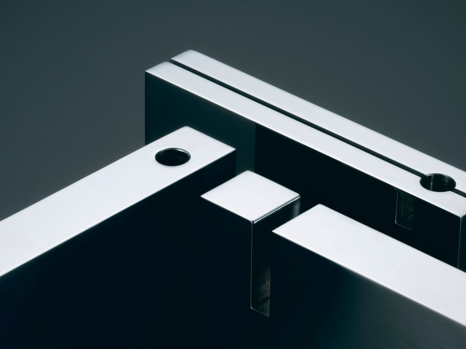 PRIMARIO / Paperweight & Pen stand