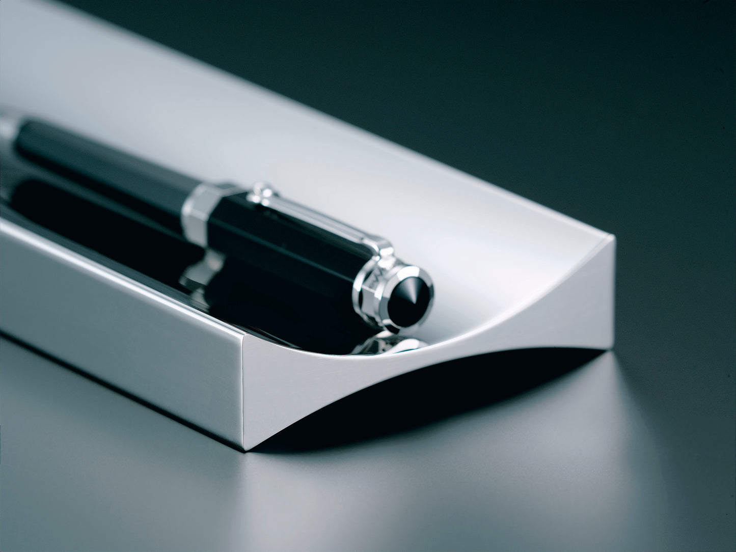PRIMARIO /  Pen Tray